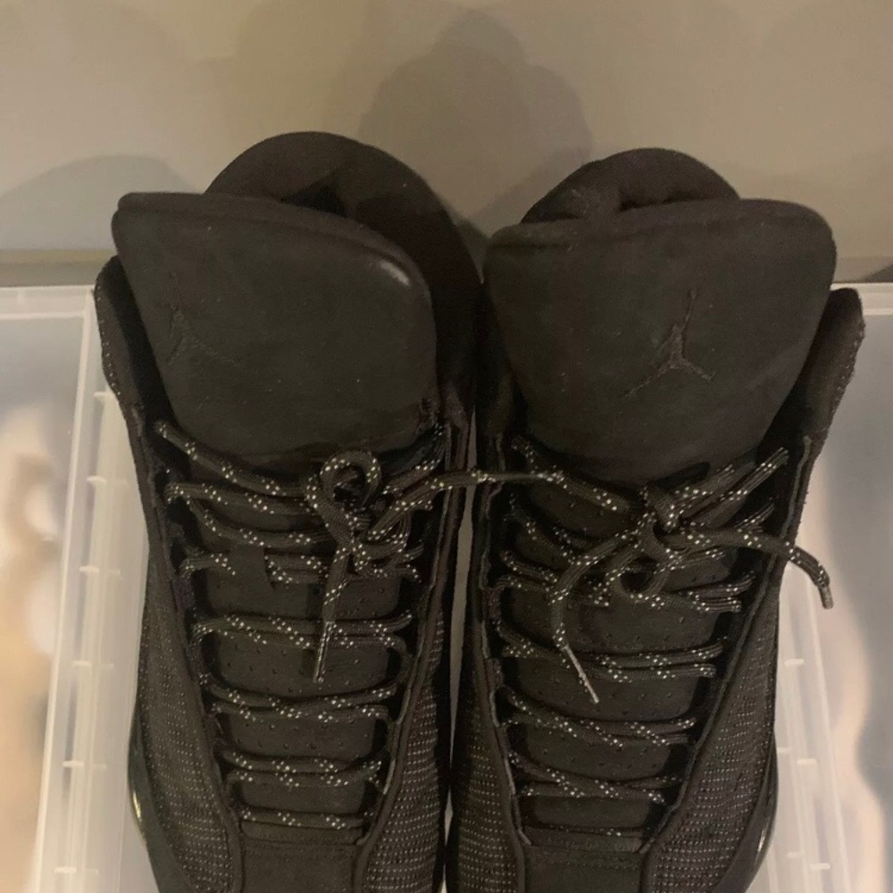 Selling a pair of Jordan 13 black cats